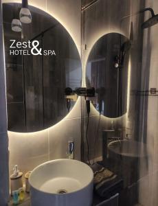 Zest And Spa Mini-Hotel - 2
