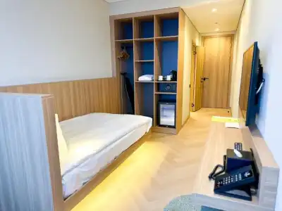 Resident Abay - 26