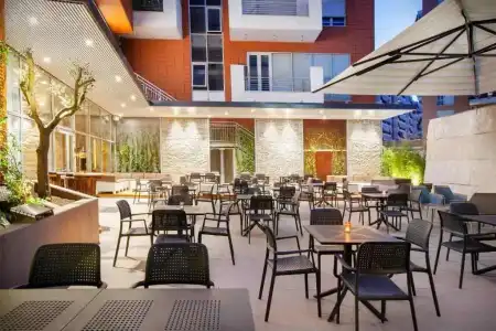 Hilton Garden Inn Tirana - 8