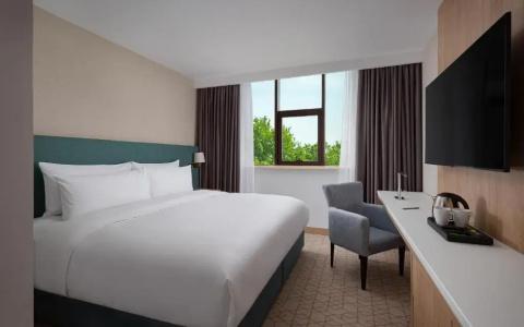 DoubleTree by Hilton - 7
