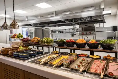 Hilton Garden Inn - 4