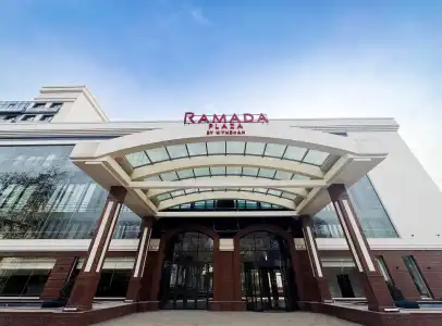 Ramada Plaza by Wyndham - 37