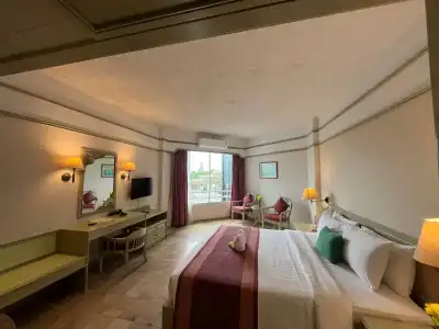 Cholchan Pattaya Beach Resort - 53