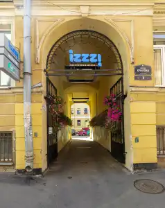Izzzi by Gostiny Dvor - 11