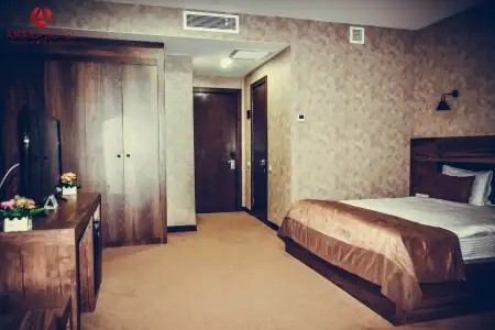 Amara - 27