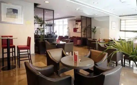 Ramada by Wyndham Abu Dhabi Downtown - 7