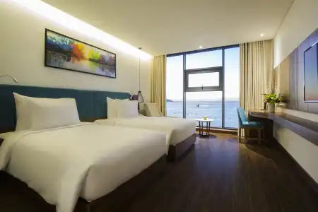 Maximilan Danang Beach - 7
