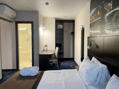 Охтинская - 122