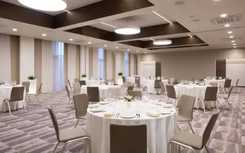 Hilton Garden Inn Orenburg - 9