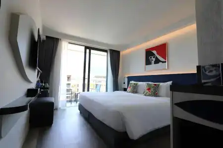 Clover Patong - 57