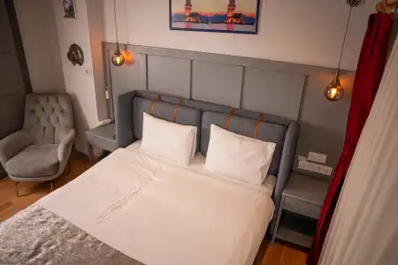 Corner Hot - 53