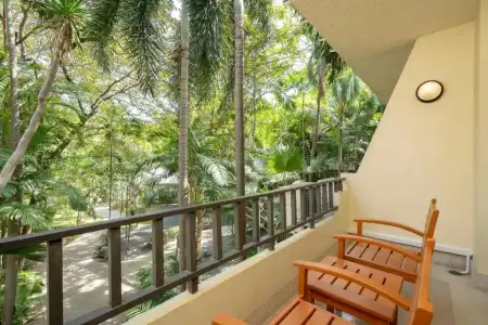 The Green Park Resort - 9