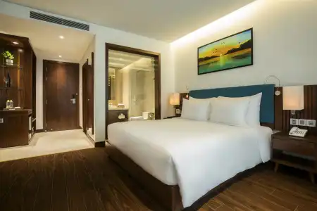 Maximilan Danang Beach - 21
