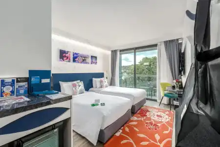 Clover Patong - 37