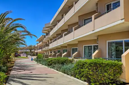 Seafront Beach Apartments - 8
