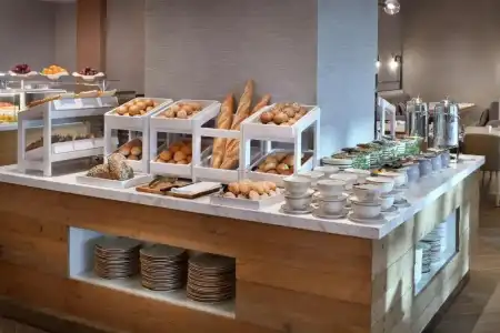 Holiday Inn & Suites - Festival City Mall, an IHG - 10