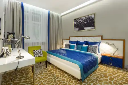 Mirax Sapphire Boutique - 3