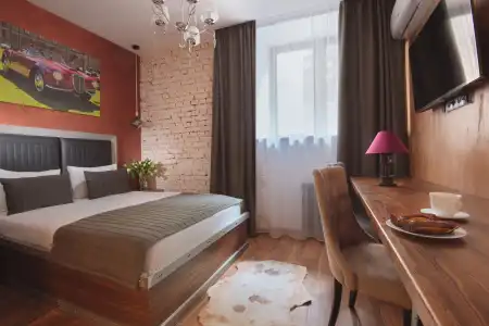 Mia Milano - 7