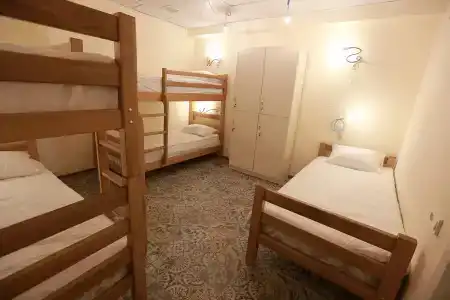 Midtown Hostel - 4