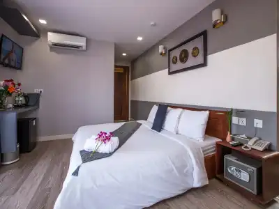 The Heli Boutique - 77