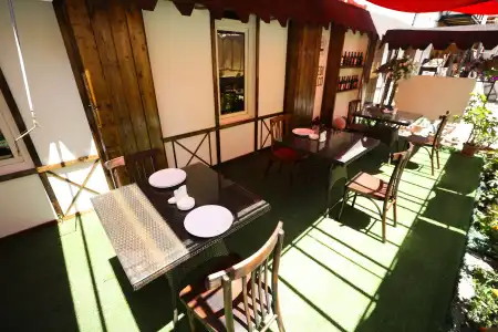 Komitas Avenue Guest House - 10