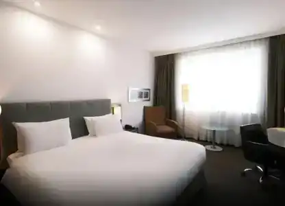 Holiday Inn - 52