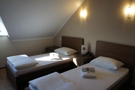 B&B Centre - 103