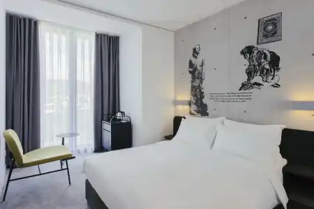Golden Tulip Design - 15