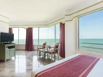 Cholchan Pattaya Beach Resort - 11