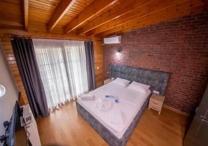 Royal Garden Suite - 13