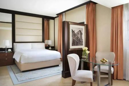 The Ritz-Carlton Abu Dhabi, Grand Canal - 11