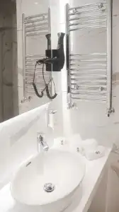 H41 Luxury Suites - 23