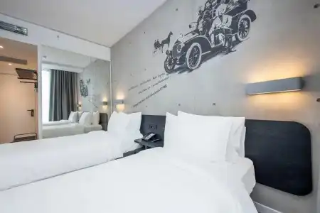 Golden Tulip Design - 25