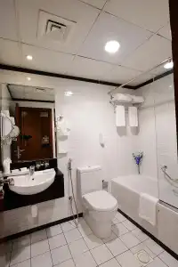 Pearl Marina Apartments LLC - 52