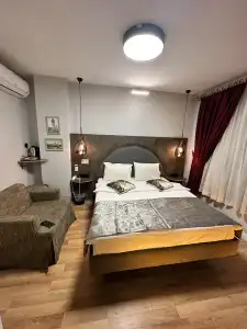 Corner Hot - 35
