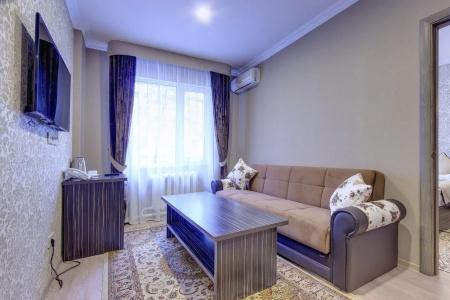 Resident - 32