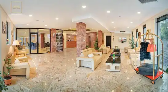 Atrium Boutique - 16