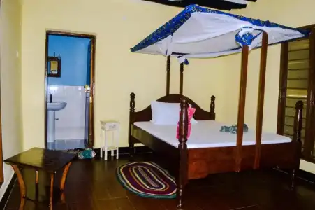 Zanzi Rest Bungalow - 5