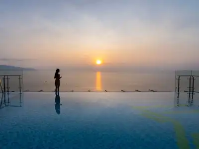 Maximilan Danang Beach - 28