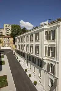 Tomtom Suites - 0