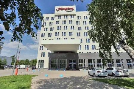 Hampton by Hilton - 3