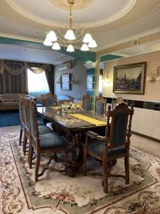 La Vie De Chateau - 254