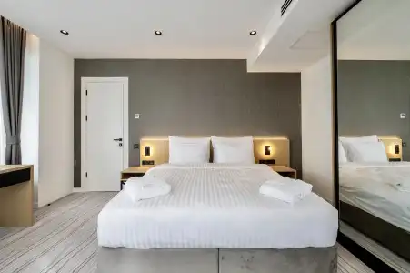 The Grandeur - 12