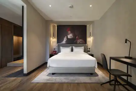 Radisson Red - 25
