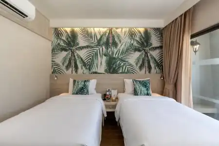 Sawaddi Patong Resort & Spa by Tolani - 91