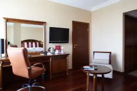 Crowne Plaza -, an IHG - 35