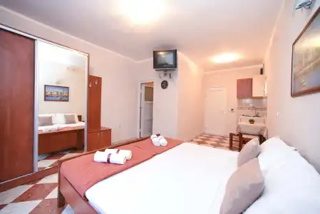 D&D Apartments - 225