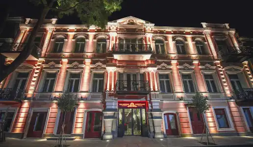 Heritage & Suites - 1