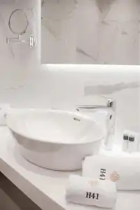 H41 Luxury Suites - 22