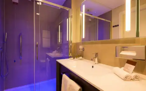 DoubleTree by Hilton City Centre - 24